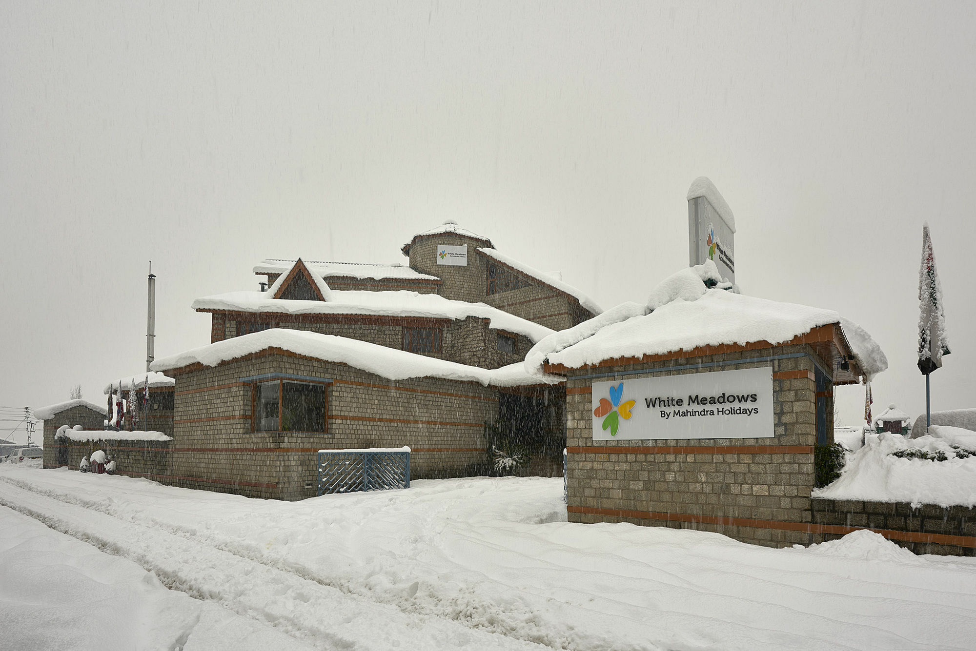 Club Mahindra White Meadows Hotel - Manali (Himachal Pradesh) — Photos 1